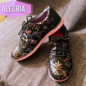 ALEGRIA Essence Shimmery Sneakers